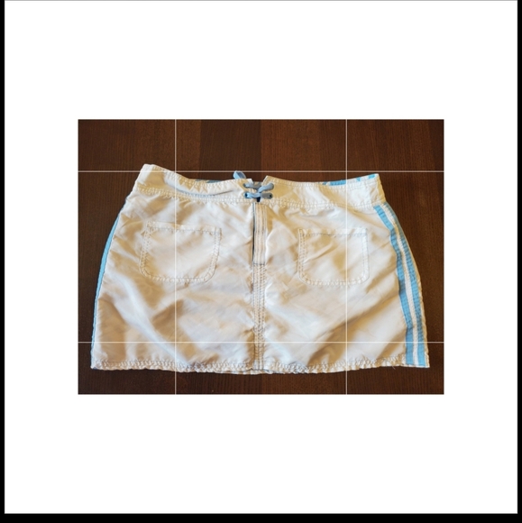 Reversible Board/swim skirt. Front pockets,velcro and shoelace closure. - Picture 11 of 16